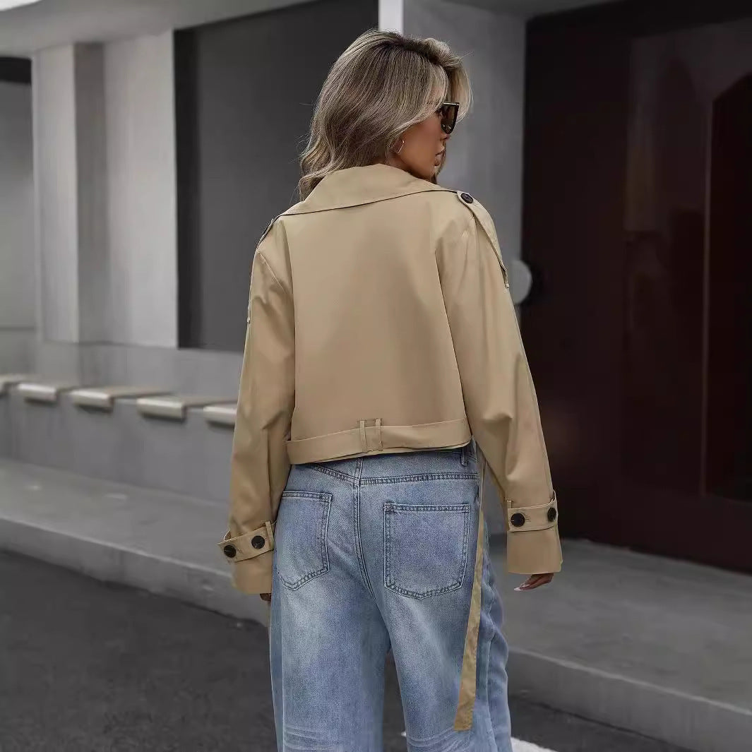 Monyé Korte Trench Coat