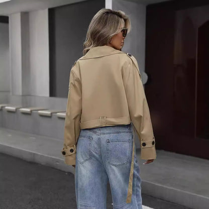 Monyé Korte Trench Coat
