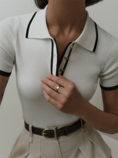 Clea – Gebreide Polo Top met Korte Mouwen