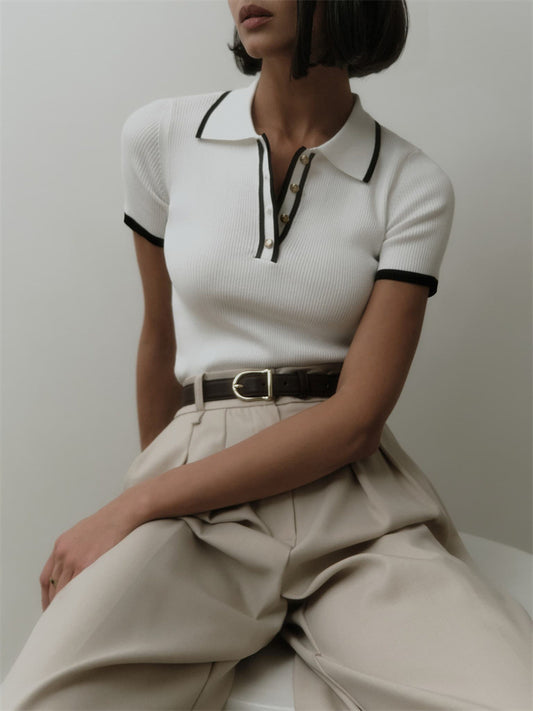 Clea – Gebreide Polo Top met Korte Mouwen
